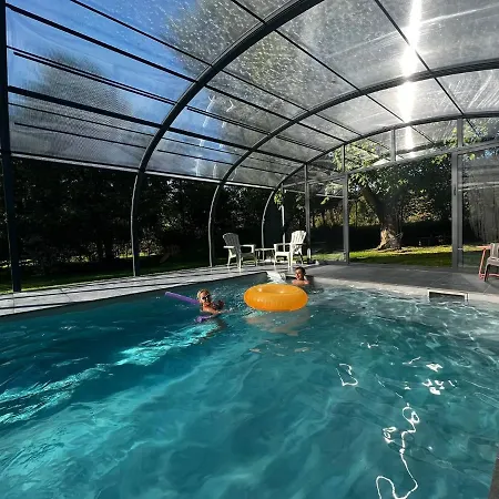 Farm With Indoor Pool And Bubble Bath Holiday home *